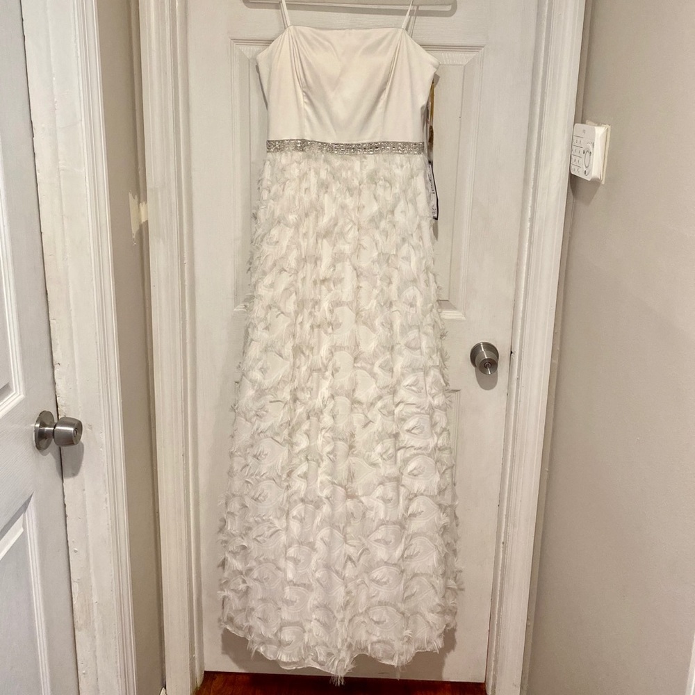 White Bridal/ Prom Sleeveless Gown, NRT